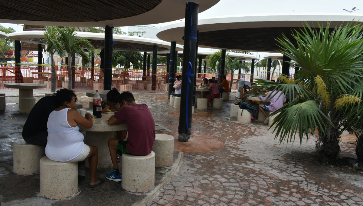 Reabren área de comida en el Parque de las Palapas en Cancún