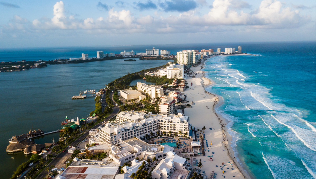 En esta playa de Cancún puedes disfrutar del mar con tus mascotas