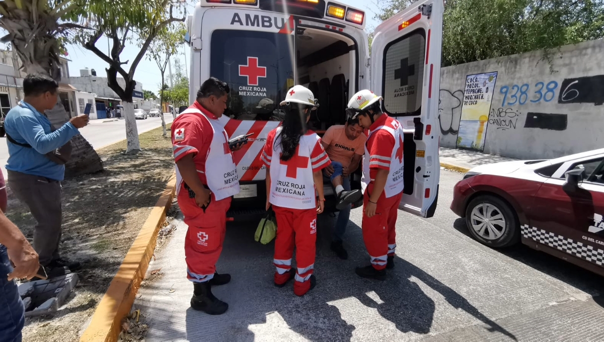 Paramédicos de la Cruz Roja Mexicana auxiliaron al lesionado