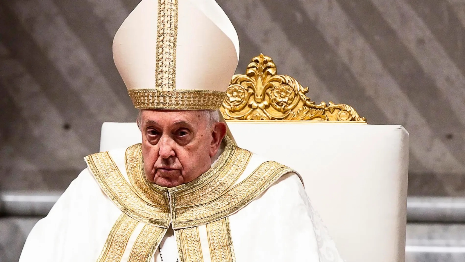 Papa Francisco abandona el Viacrucis en el Vaticano por problemas de salud