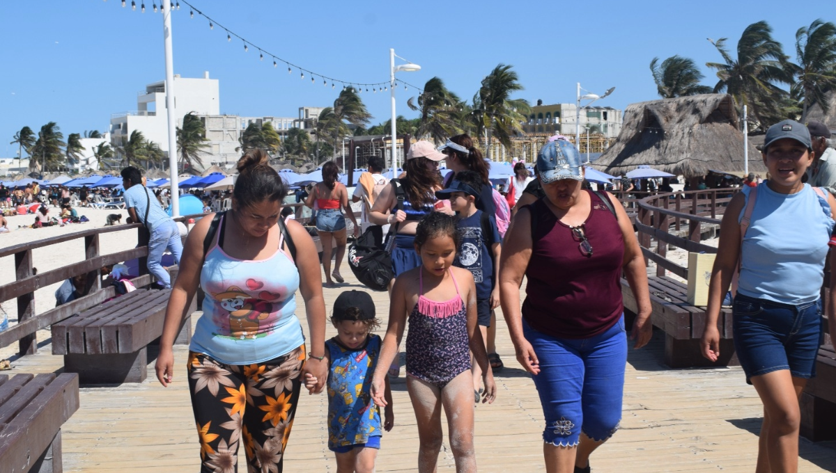 Bañistas pasan el Viernes Santo en Playas de Progreso: FOTOS