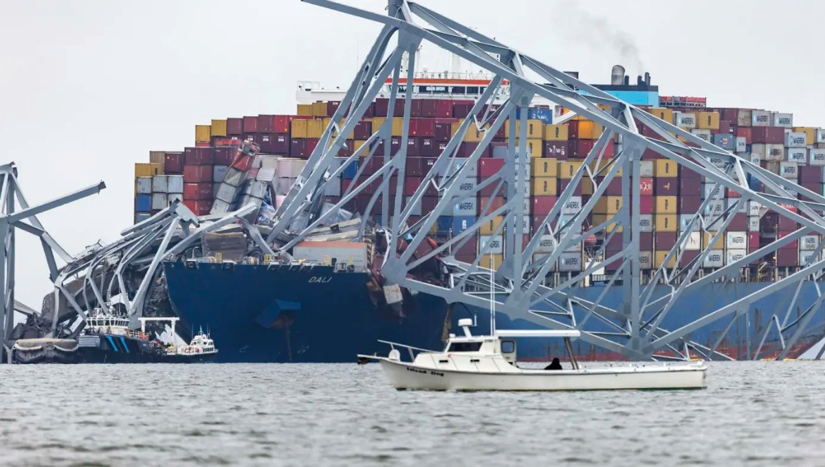 Baltimore: Levantan el primer trozo de 200 toneladas del puente colapsado