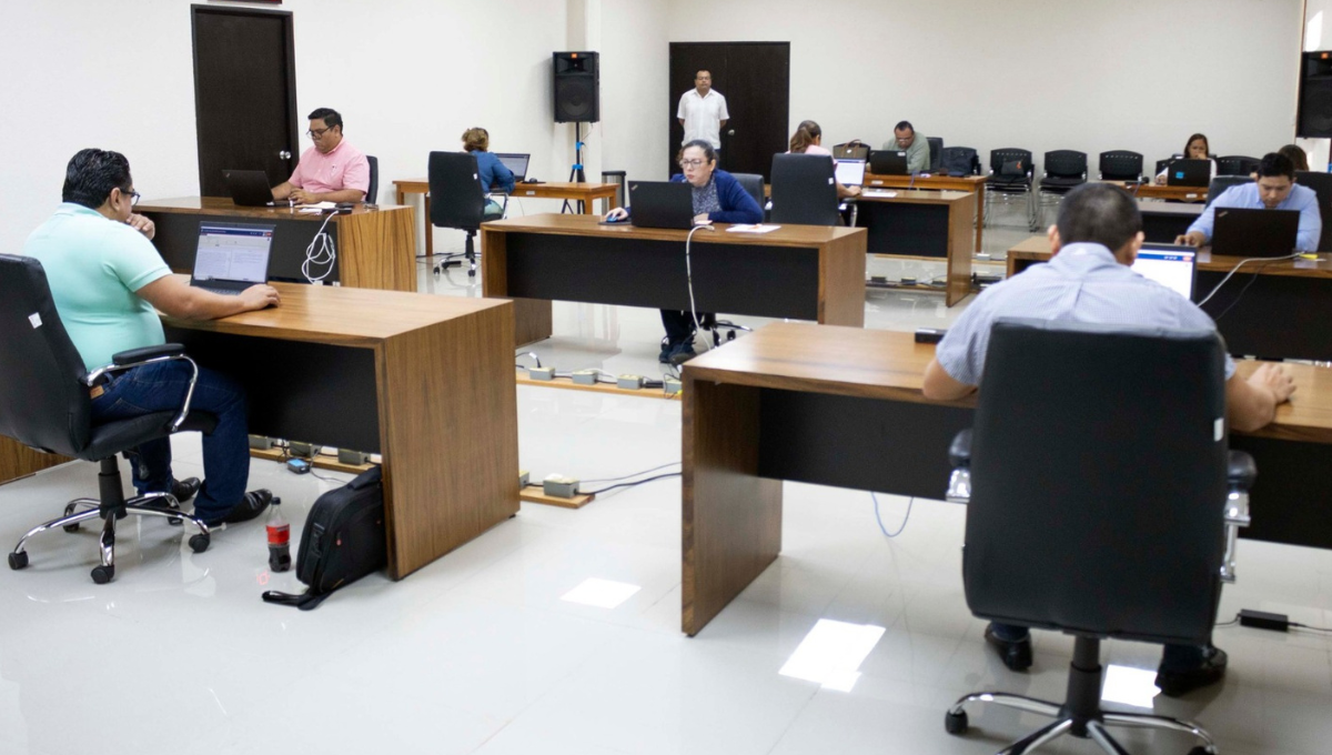 Integrantes del INE Campeche buscan chamba en el IEEC; 62 personas aspiran por un cargo