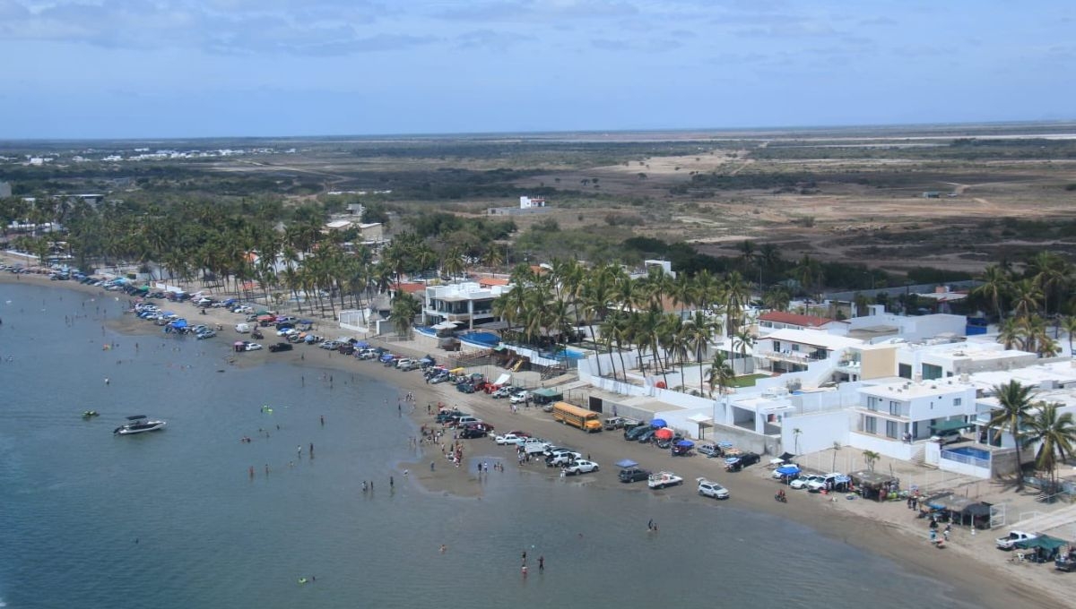 Auxilian a 8 turistas que se quedaron varados en el mar de Sinaloa