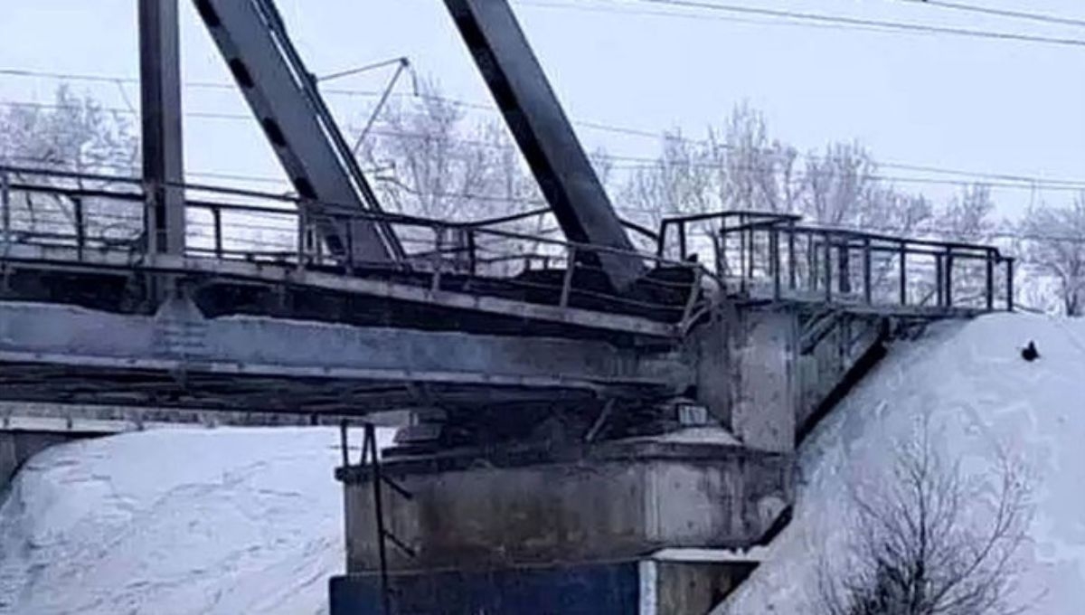 Ucrania bombardea puente clave para el transporte de municipios explosivas en Rusia