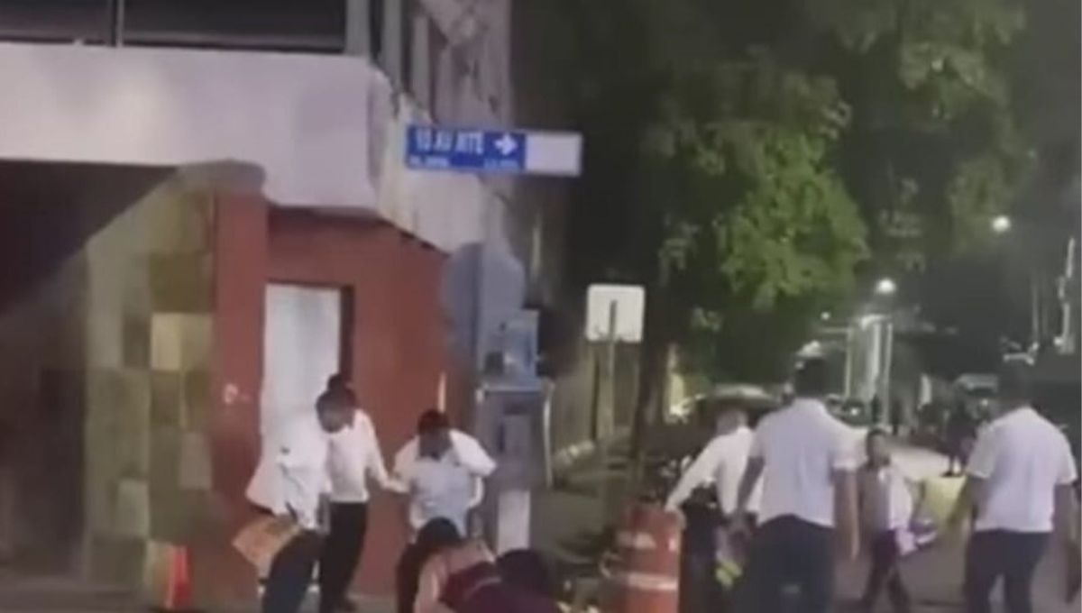 Taxistas golpean a pareja de turistas en Playa del Carmen