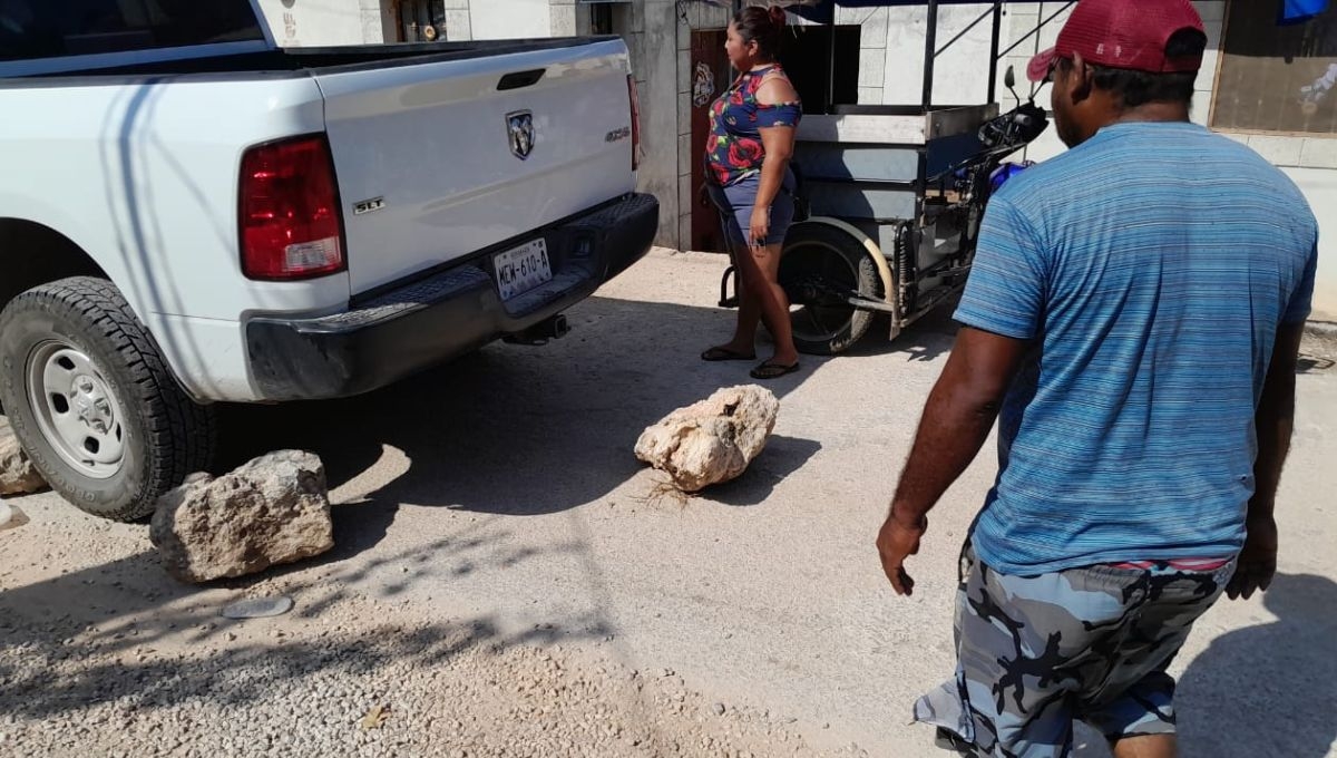 Retienen camioneta de CFE en Bacabchén, Campeche