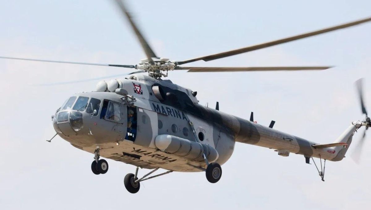Helicóptero de la Marina se desploma en Culiacán al enredarse con cables de alta tensión