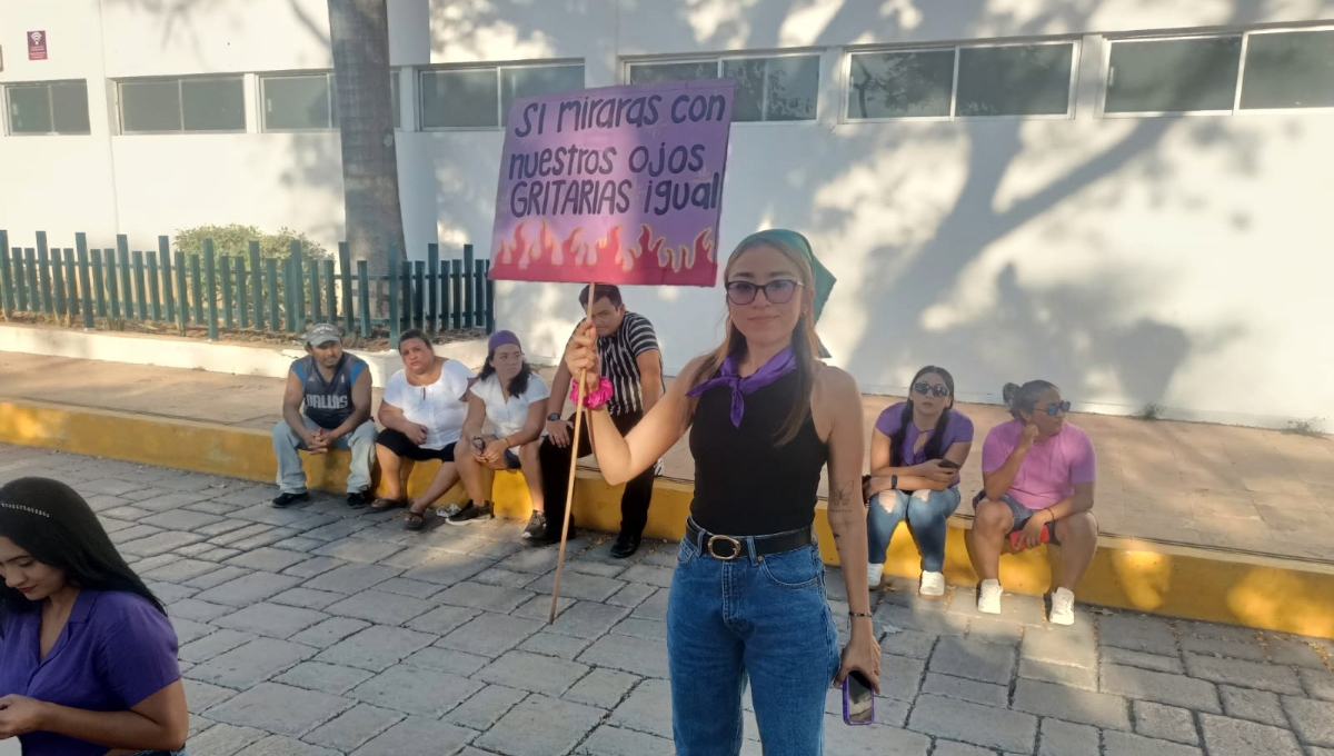 Las mujeres se reunieron la Plaza de la Libertad de Expresión