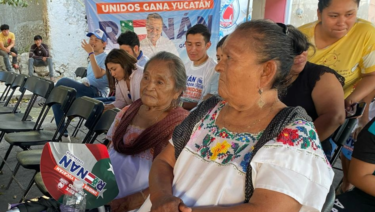 Mujeres encaran a Renán Barrera en pleno mitin en Kinchil