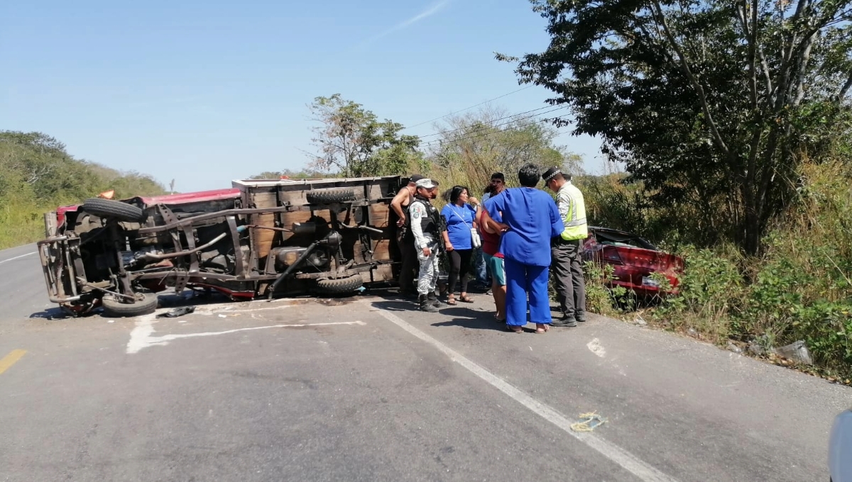 Volcadura deja cuatro lesionados en la vía Escárcega-Villahermosa