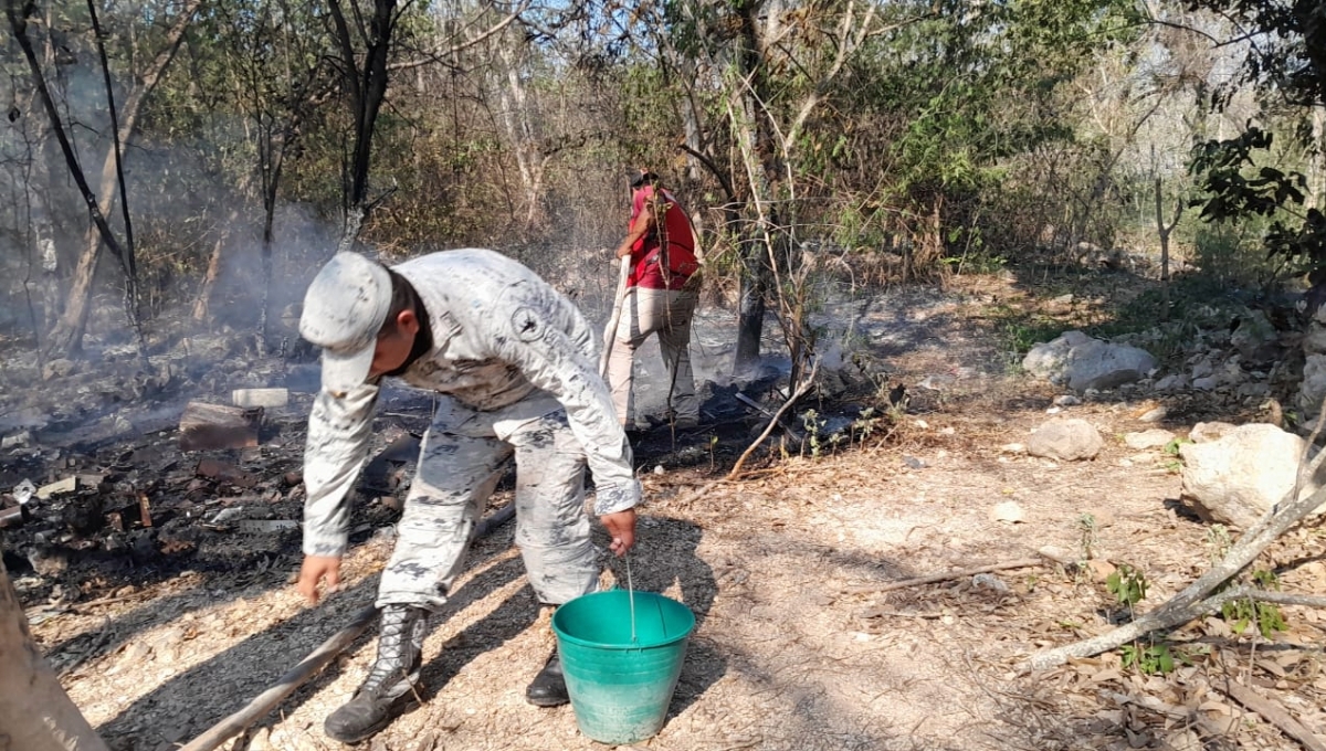 Guardia Nacional apoya a bomberos a sofocar incendios en Dzitbalché, Campeche