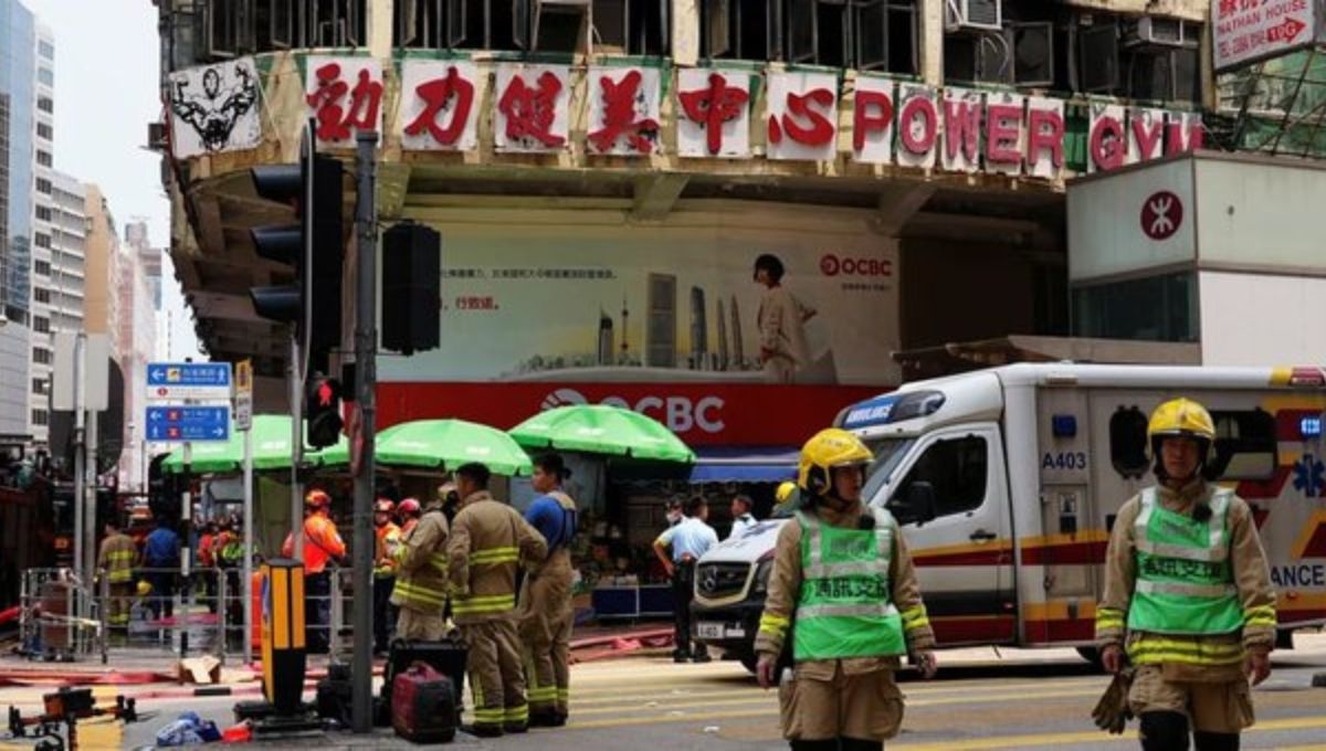 Al menos 5 muertos y más de 30 heridos por un incendio en un edificio residencial de Hong Kong