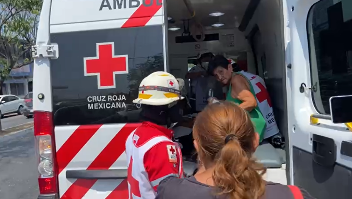 Paramédicos de la Cruz Roja atienden a lesionado con arma blanca en Campeche