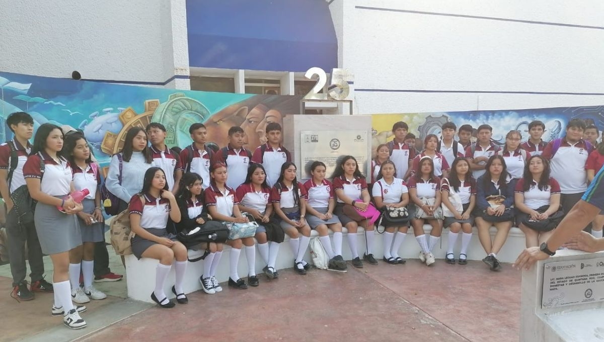 Reciben a más de 500 estudiantes en la Feria Expotec 2024 de Felipe Carrillo Puerto