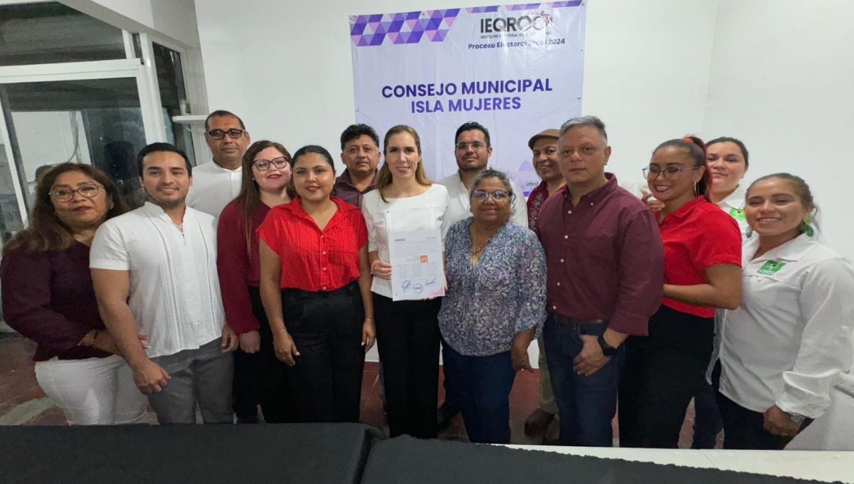 Atenea Gómez aspira a reelección como alcaldesa en Isla Mujeres; aceptó constancia de candidata