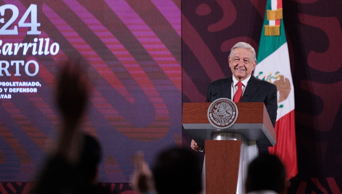 AMLO discutió con el embajador Ken Salazar la respuesta de Estados Unidos a lo sucedido en Quito