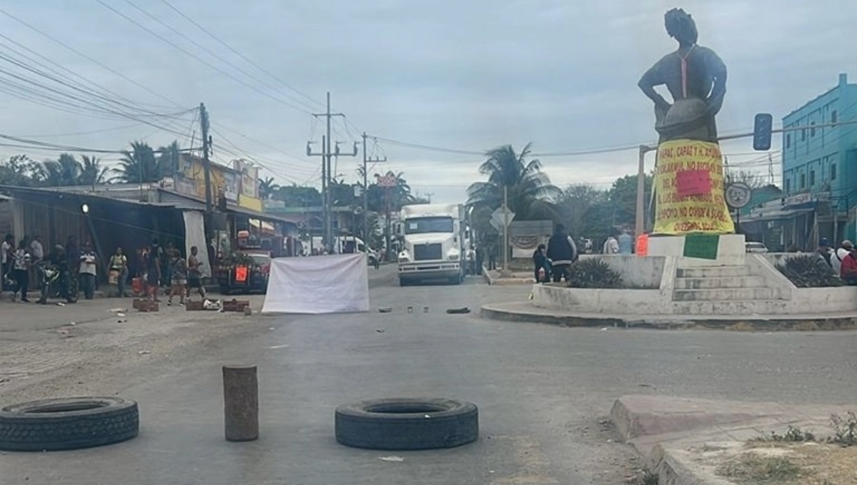 Habitantes bloquean la vía Escárcega-Chetumal por desabasto de agua en Calakmul