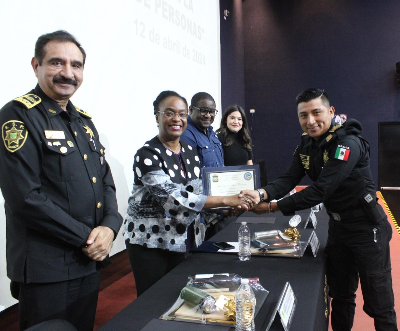 Cónsul de EU en Mérida destaca colaboración de la SSP Yucatán en curso sobre el tráfico de personas