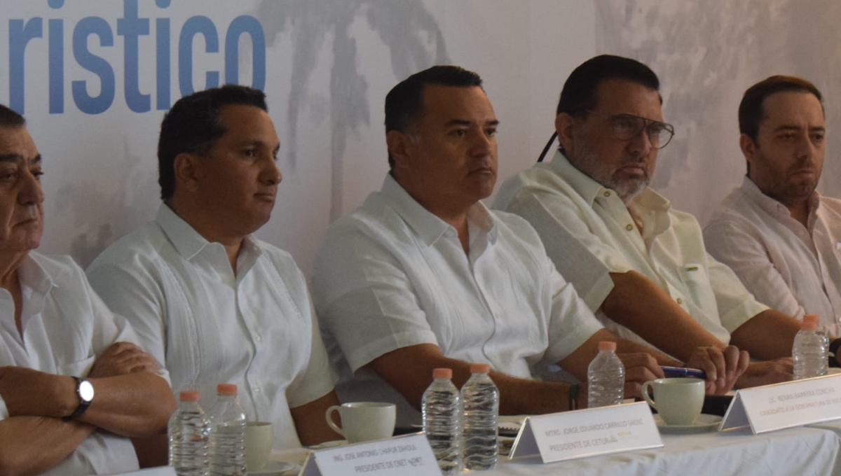Renán Barrera Concha dejó varias preguntas al aire durante el encuentro de turismo en Yucatán