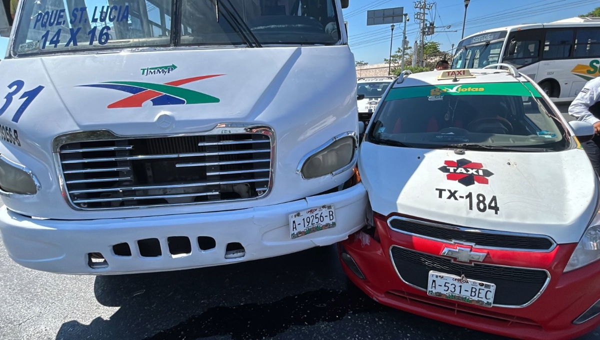 Taxista invade carril y provoca accidente en la zona Centro de Campeche