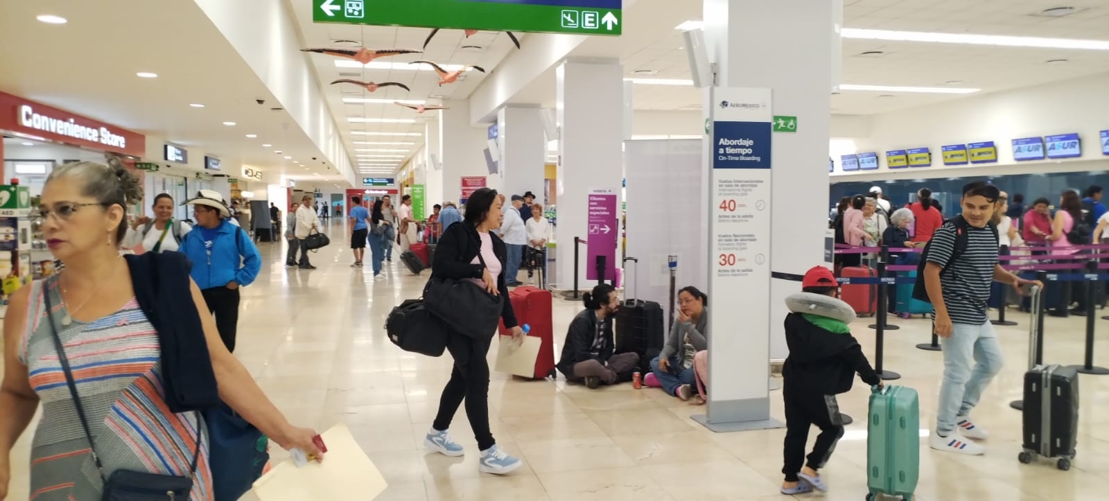 Los vuelos han registrado ligeros retrasos en el aeropuerto de Mérida este jueves