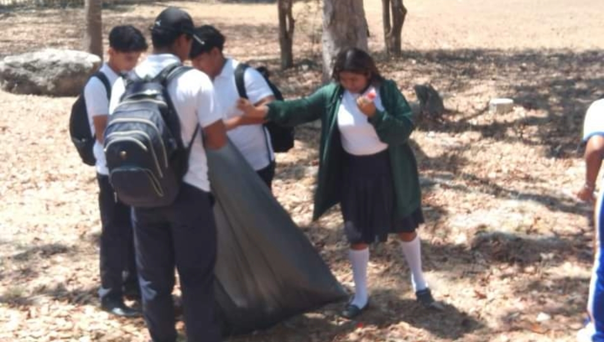 Campeche: Alumnos de Sabancuy celebran el Día Internacional de la Madre Tierra