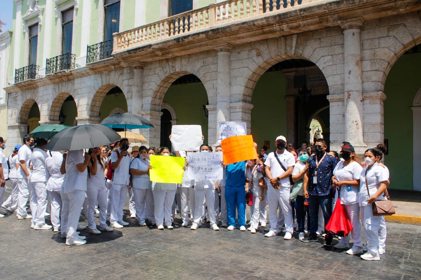 IMSS-Bienestar apoyará a médicos de Yucatán tras protesta para conservar sus empleos