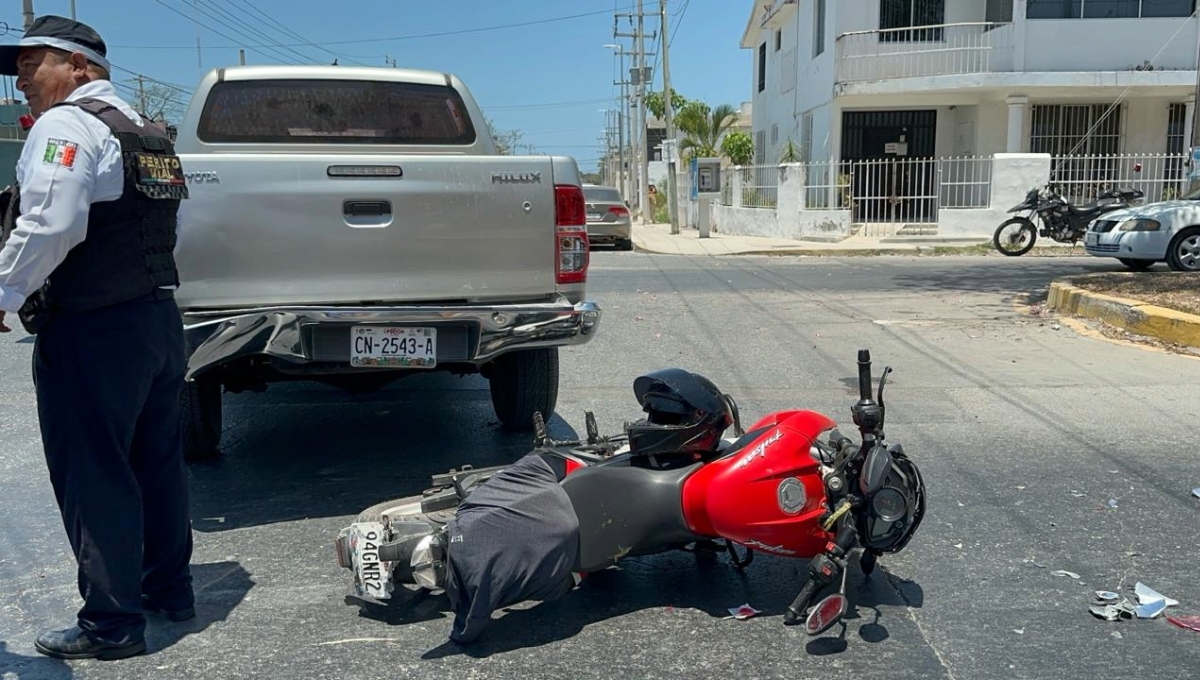 Conductor de camioneta se pasa el alto y provoca accidente en Campeche: VIDEO