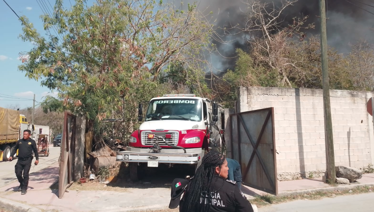 Se reporta un incendio en una chatarrería en la Melchor Ocampo en Mérida: EN VIVO