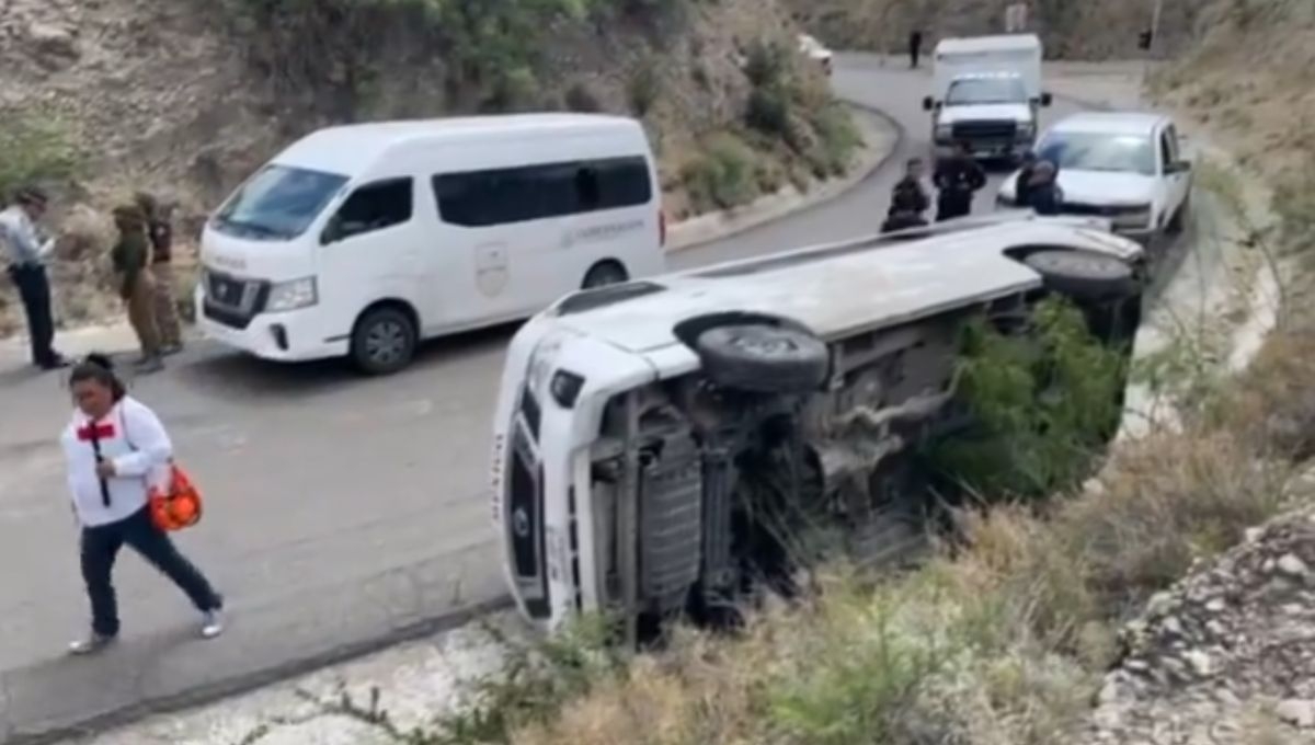 Vuelca vehículo del INM en Coahuila; hay 21 migrantes centroamericanos heridos