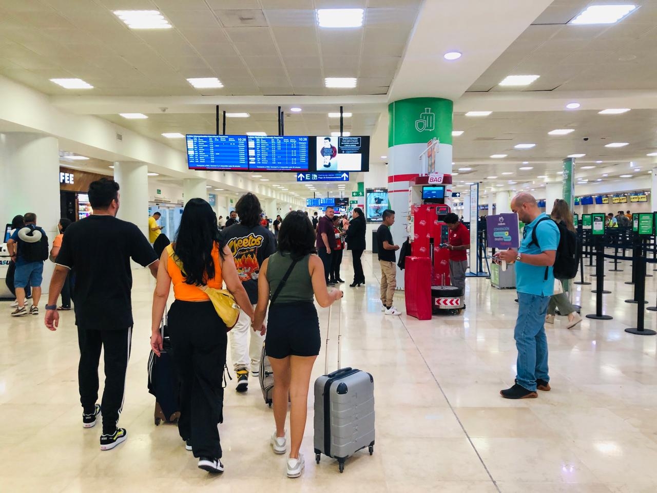 El aeropuerto de Cancún comienza a aumentar en su movilidad de vuelos previo al fin de semana