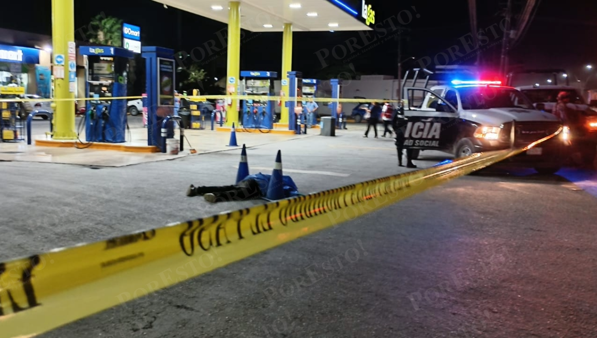Hombre muere en una gasolinera en Cancún, Quintana Roo