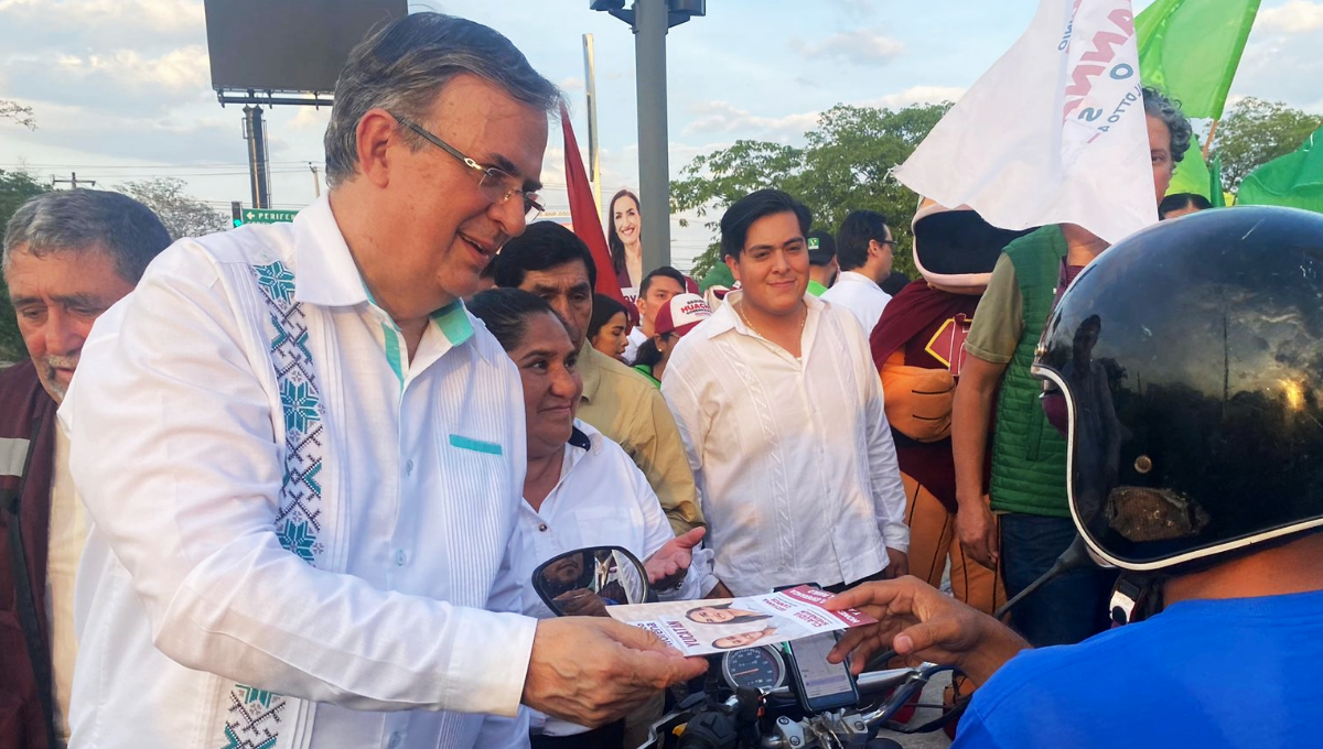 Marcelo Ebrard y Joaquín Díaz Mena encabezan volanteo al Norte de Mérida: EN VIVO