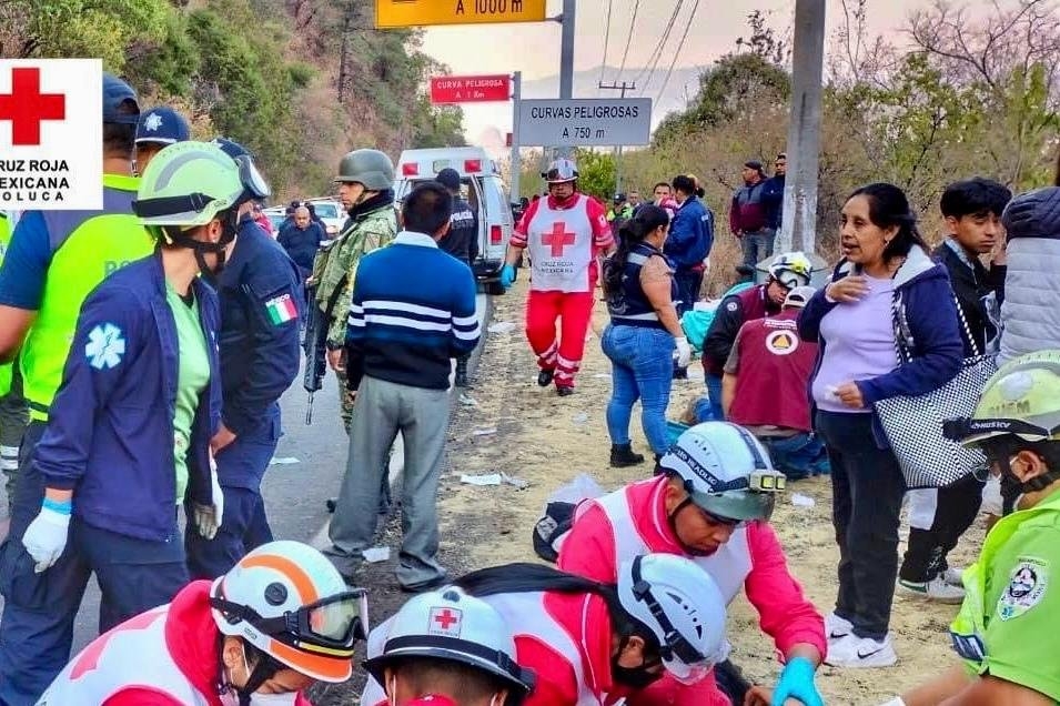 Volcadura en carretera Capulín-Chalma deja 14 muertos y 31 lesionados en Edomex
