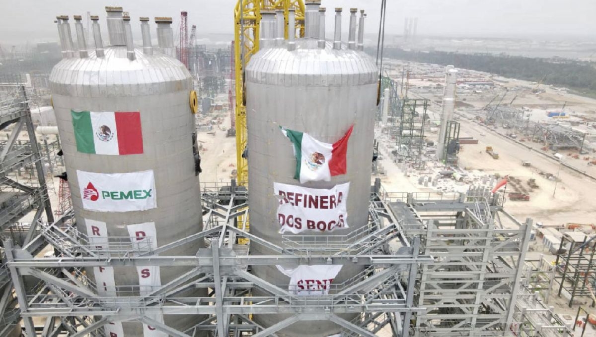 El presidente de la República, Andrés Manuel López Obrador, señaló que la refinería Dos Bocas es un proyecto clave en su plan de soberanía energética y comenzará a refinar petróleo "en unos días más"