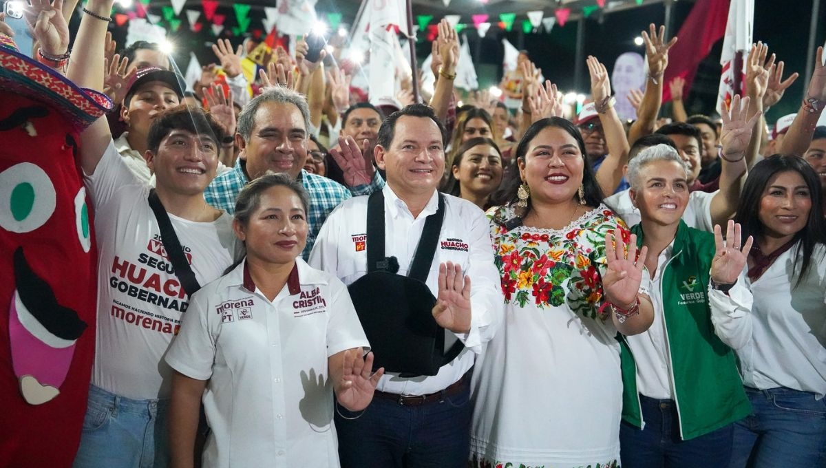 Alba Cristina Cob Cortés junto a Joaquín Díaz Mena, candidato a gobernador de Yucatán