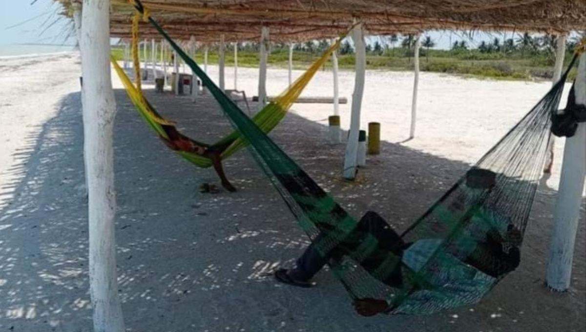 Poca afluencia en playas de Sabancuy, Campeche por frente frío