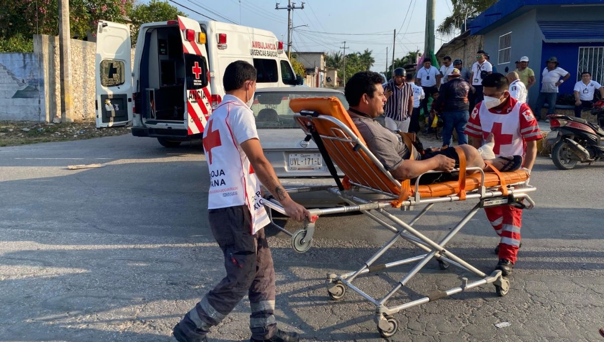 Choque entre automóvil y moto deja dos heridos en Felipe Carrillo Puerto