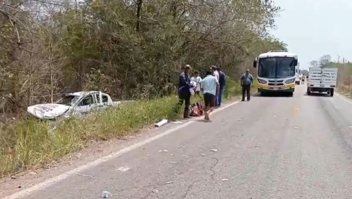 Brigadistas de Morena se accidentan en la vía Campeche-Hopelchén; hay un muerto