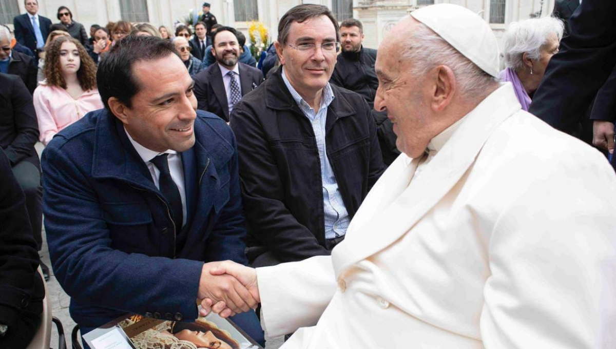 Mauricio Vila sostiene encuentro con el Papa Francisco; el pontífice envía bendición a los yucatecos