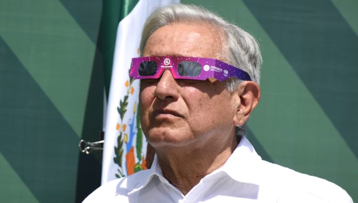 Andrés Manuel López Obrador experimenta el eclipse solar total desde Mazatlán