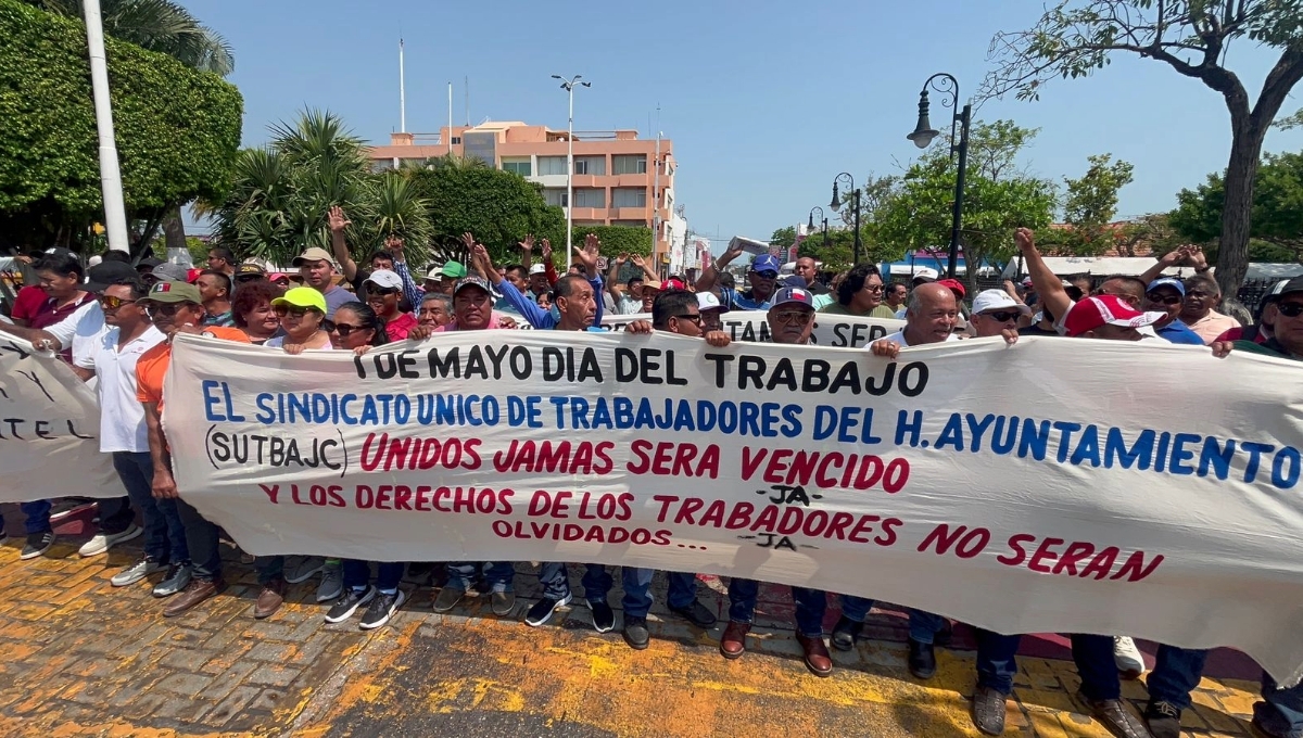 Sindicalizados del Ayuntamiento de Ciudad del Carmen marchan por el Día del Trabajo