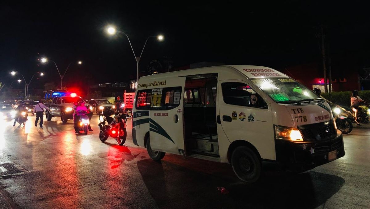 Asaltantes se roban una camioneta 'van' con todo y pasajeros en Cancún