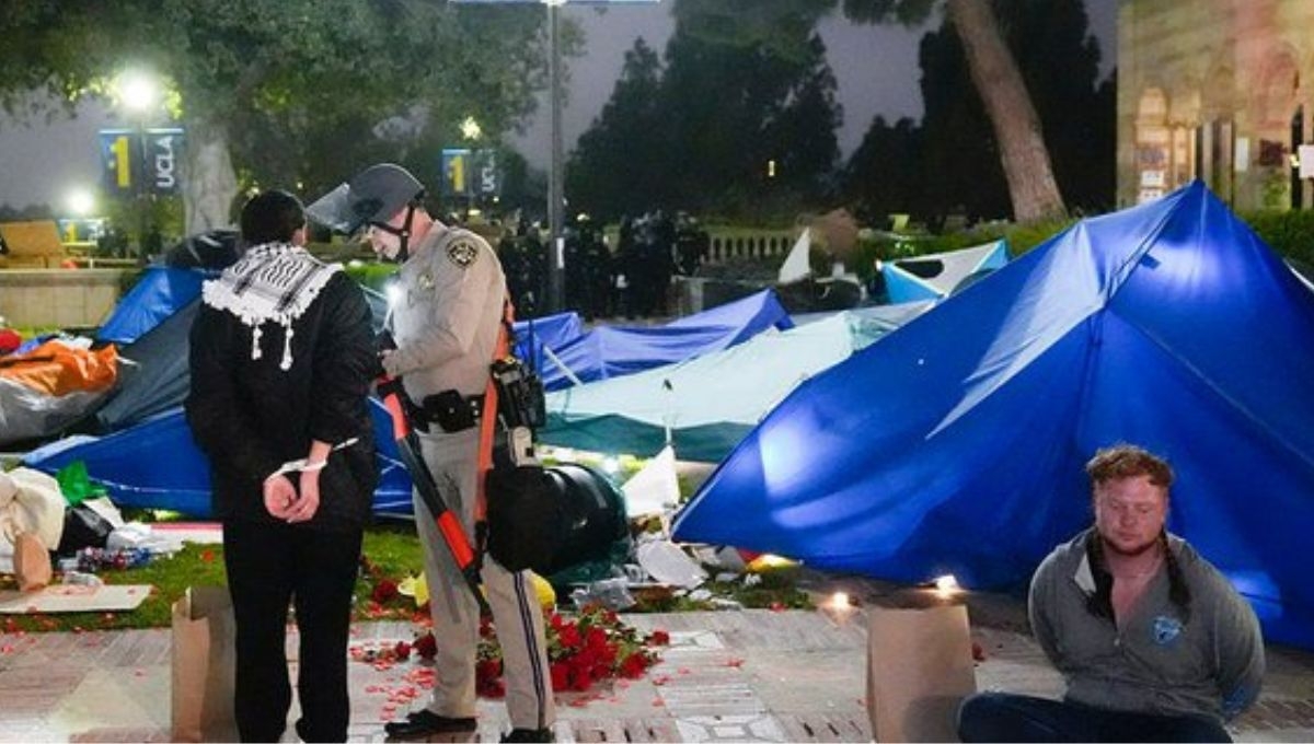 Policías con equipo antidisturbios irrumpieron en el campus de la Universidad de California en Los Ángeles (UCLA) para despejar el campamentos propalestino