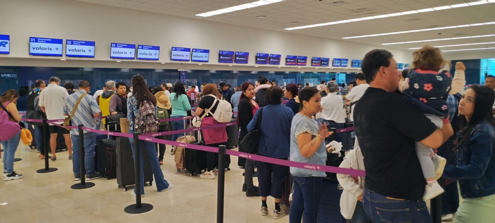 Hay gran movilidad de pasajeros en el aeropuerto de Mérida