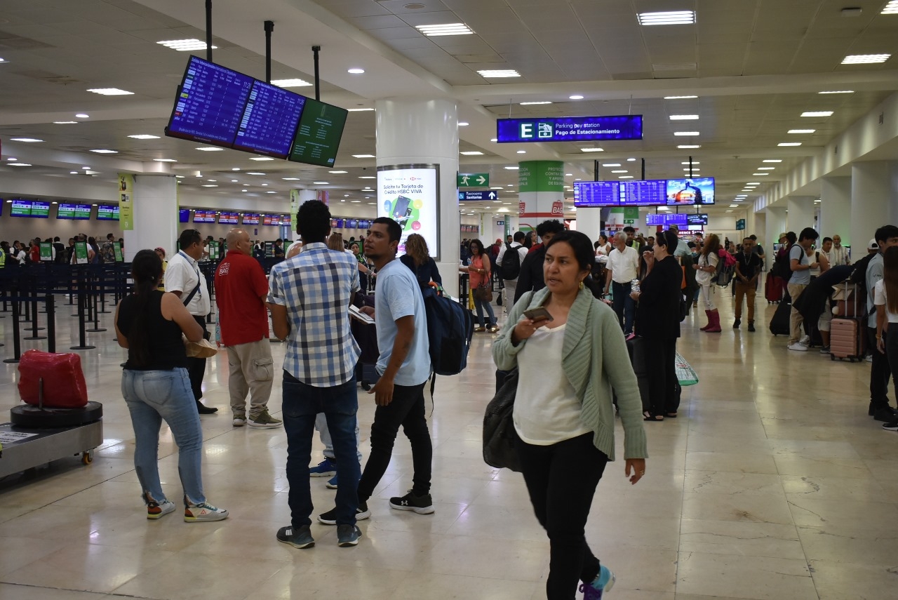 Aeropuerto de Cancún inicia el fin de semana movilizando a más de 70 mil pasajeros