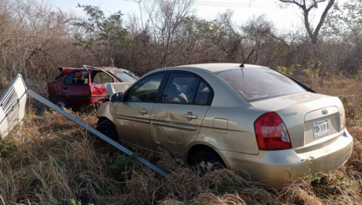 Chocan y abandonan vehículos en ciudad Caucel, Yucatán