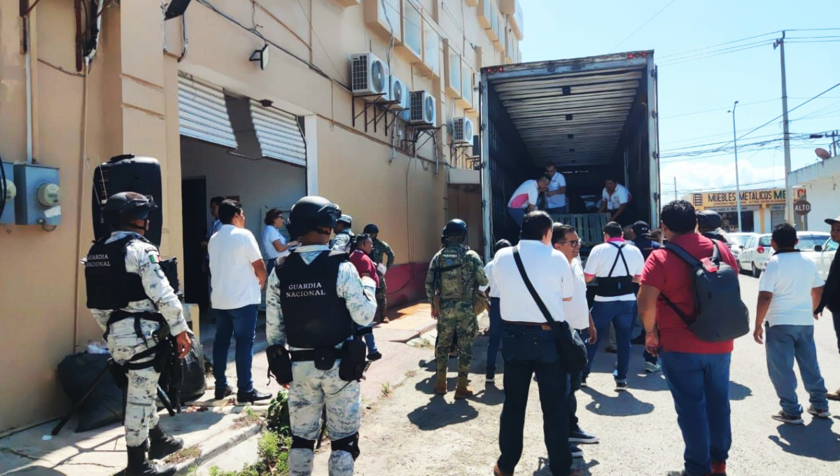 Secretaría de Marina custodia llegada del material electoral en Chetumal