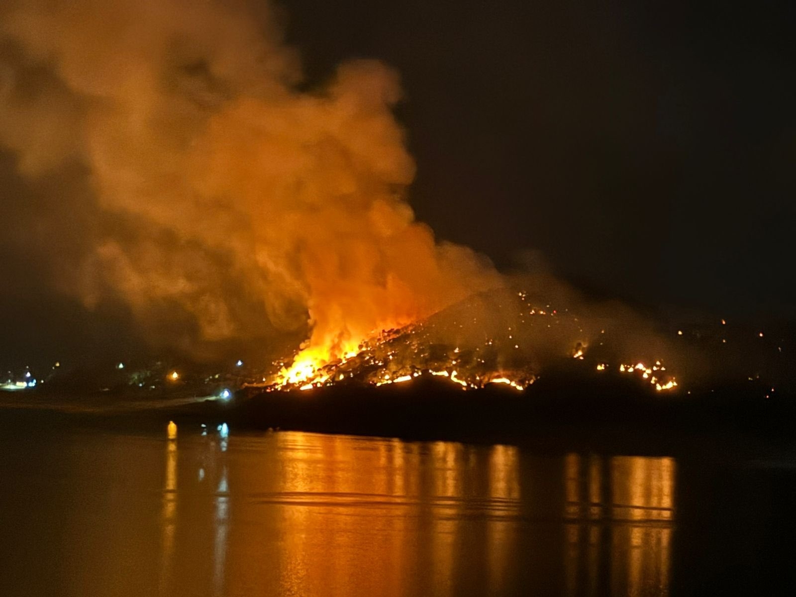 Alerta en Valle de Bravo: Incendios forestales amenazan la región mexiquense